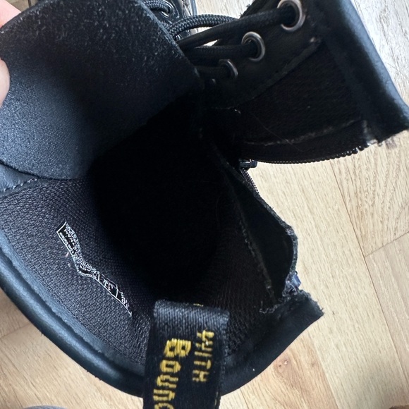 Kids black Patent Dr. Martens size 11 - Picture 6 of 7